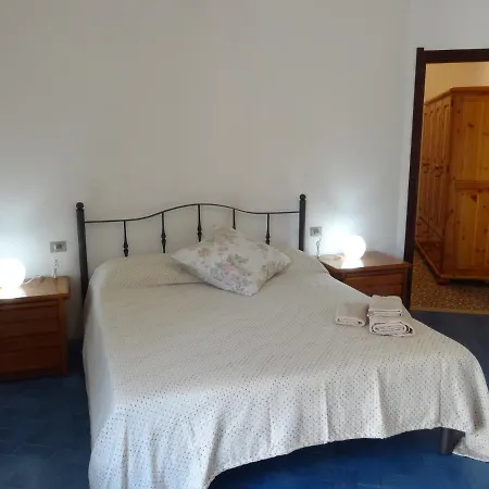 Roberta's House, A Few Steps From The Daire