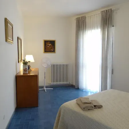 Roberta's House, A Few Steps From The